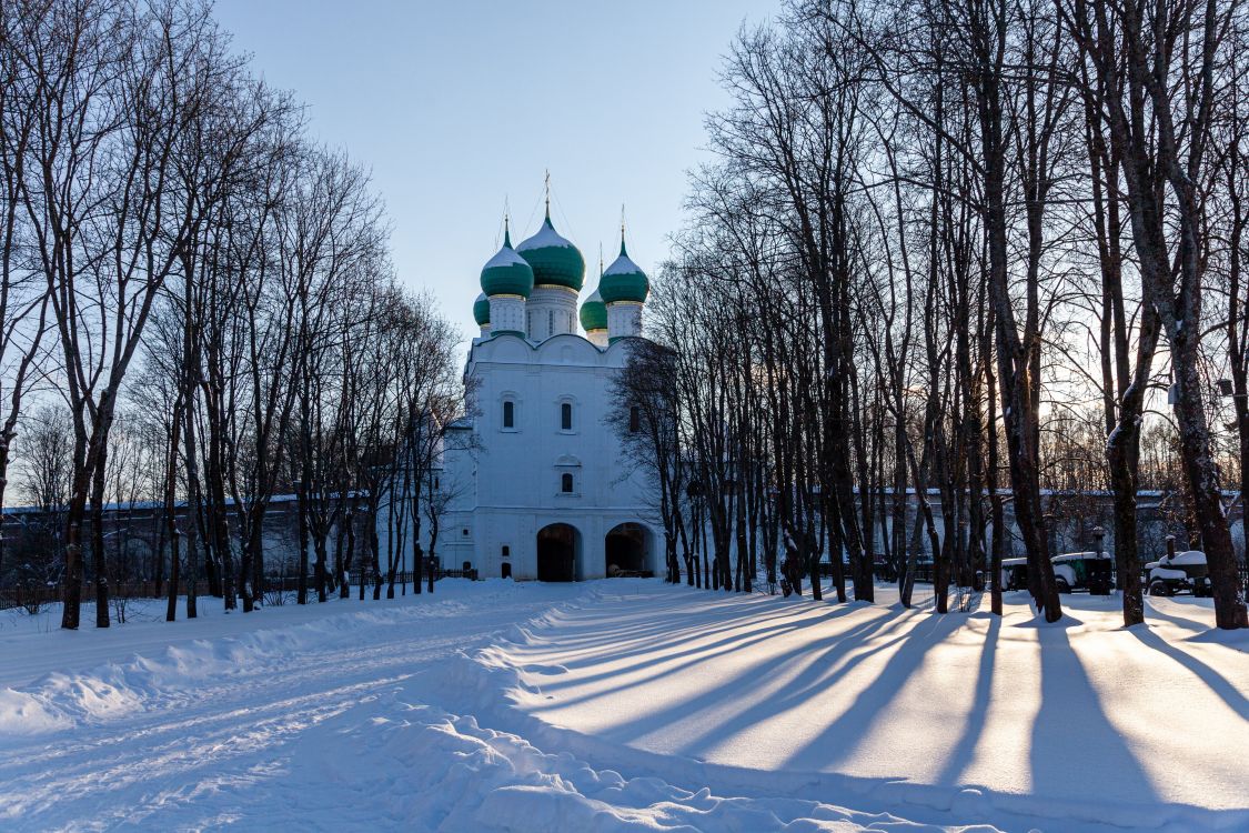 Борисоглебский. Борисоглебский монастырь. Церковь Сергия Радонежского. общий вид в ландшафте