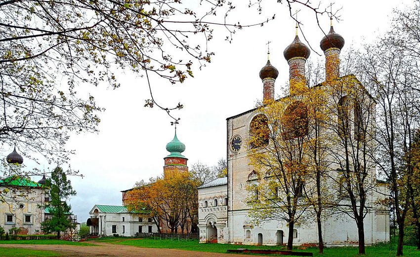 Борисоглебский. Борисоглебский монастырь. Церковь Иоанна Предтечи. общий вид в ландшафте