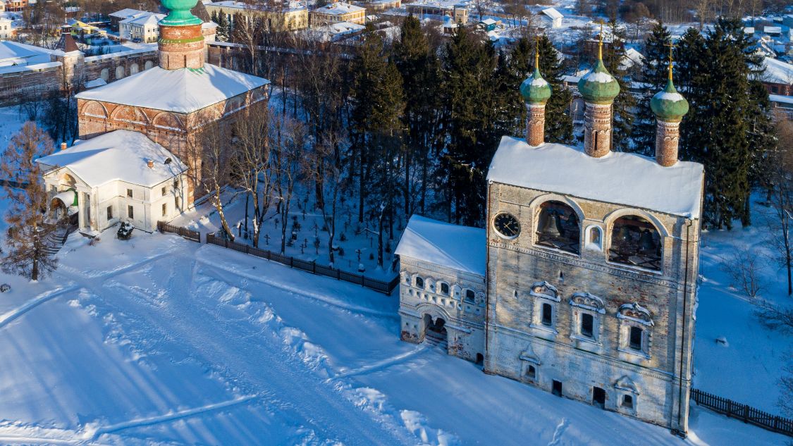 Борисоглебский. Борисоглебский монастырь. Церковь Иоанна Предтечи. общий вид в ландшафте