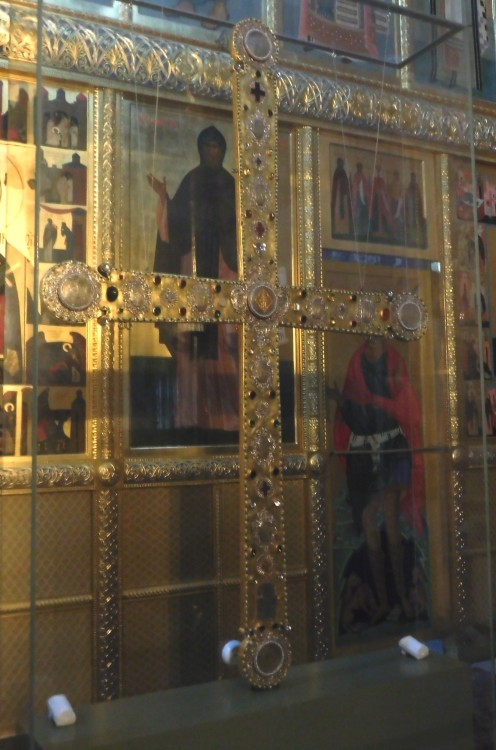Никольский женский монастырь. Собор Николая Чудотворца, Переславль-Залесский (Переславский район и г. Переславль-Залесский, Ярославская область). интерьер и убранство, Корсунский крест 10-го века
