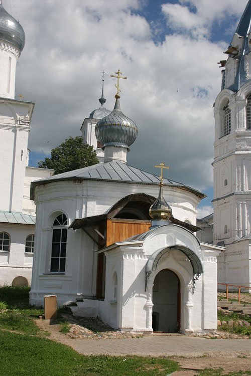 Переславль-Залесский. Никитский монастырь. Часовня на месте молитвенного подвига Никиты Переславского. фасады