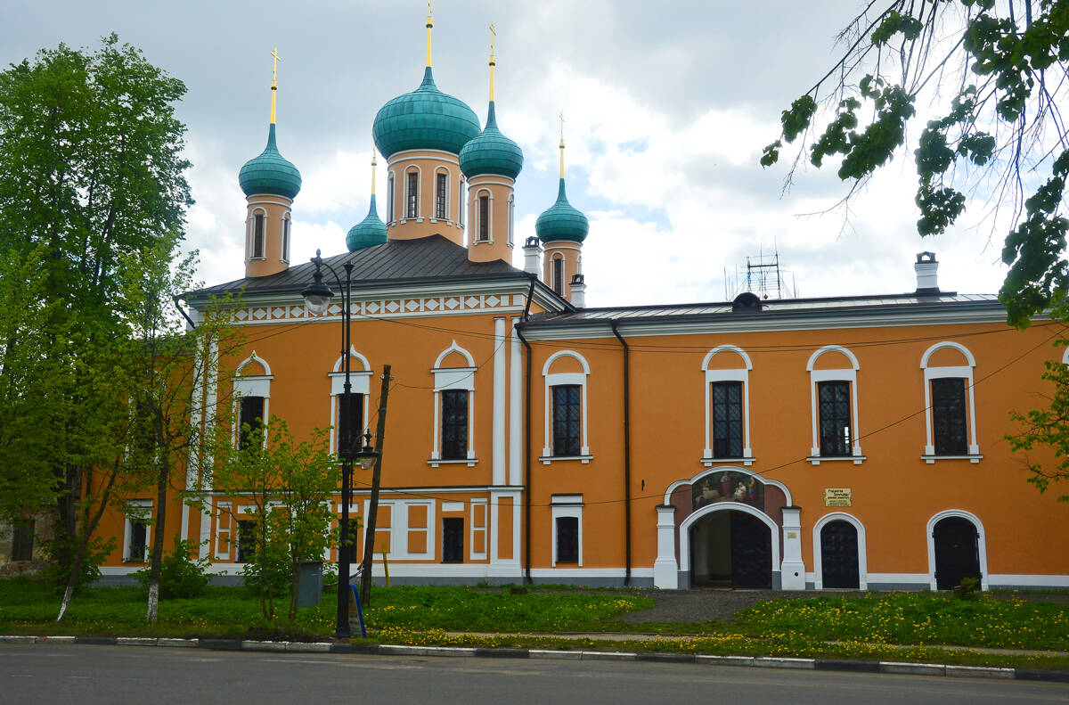 Рождественский монастырь. Церковь Тихвинской иконы Божией Матери, Ростов Великий (Ростовский район, Ярославская область). фасады