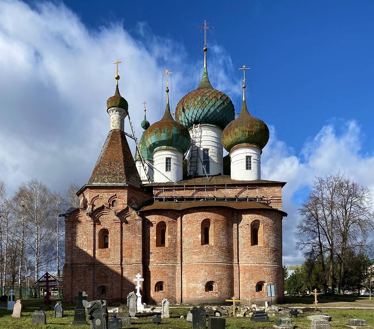 Вид с востока, фасады. Авраамиев Богоявленский монастырь. Собор Богоявления Господня, Ростов Великий (Ростовский район, Ярославская область)