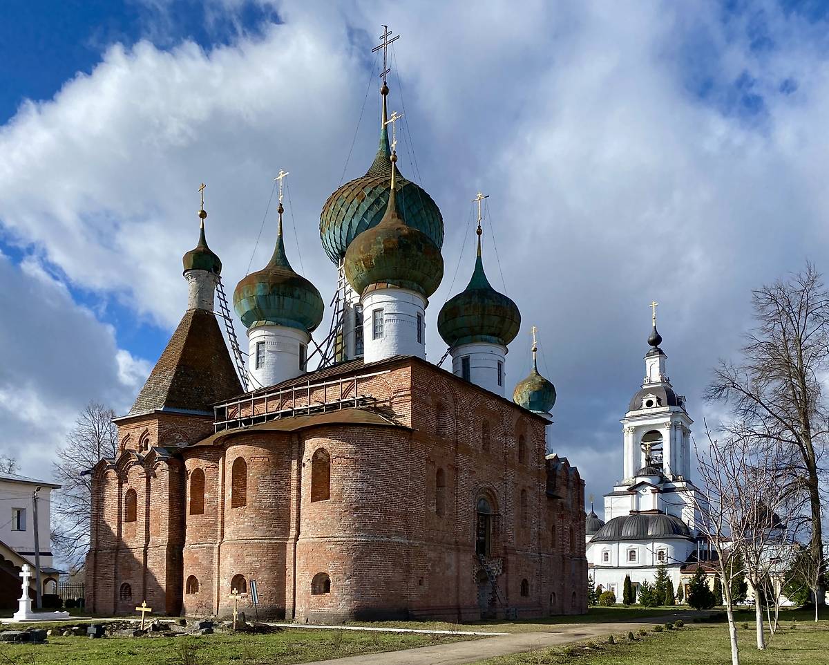 Вид с северо-востока, фасады. Авраамиев Богоявленский монастырь. Собор Богоявления Господня, Ростов Великий (Ростовский район, Ярославская область)