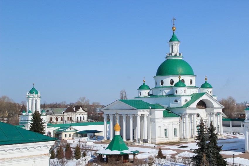 Дмитриевский собор Ростов