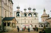 Ростов Великий. Митрополичий двор. Церковь Входа Господня в Иерусалим в звоннице