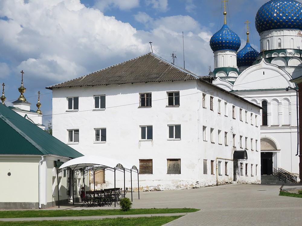 Углич. Богоявленский монастырь. фасады, Северный келейный корпус (1851 г.)