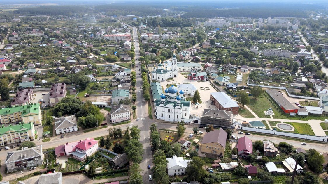 Углич. Богоявленский монастырь. общий вид в ландшафте