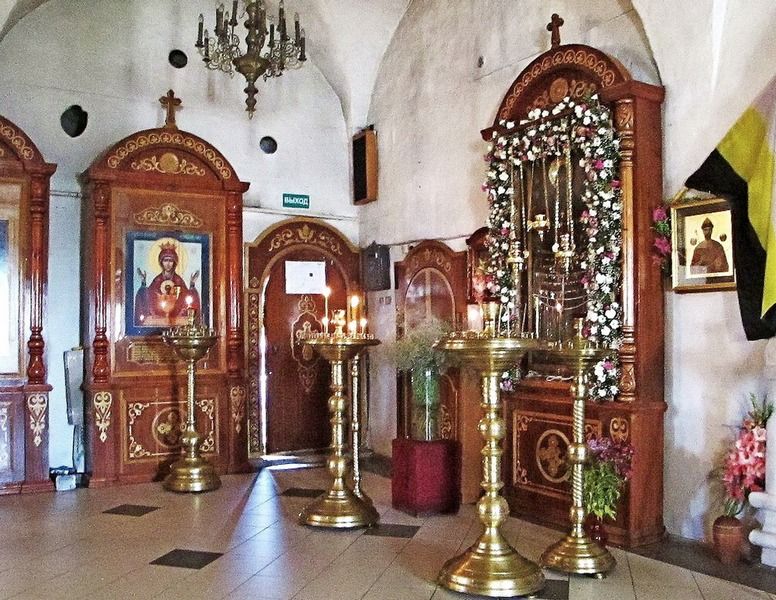 Алексеевский женский монастырь. Церковь Успения Пресвятой Богородицы, Углич (Угличский район, Ярославская область). интерьер и убранство, Интерьер и убранство основного помещения храма.