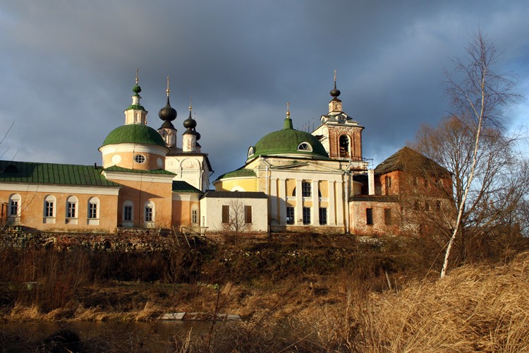 Ступино. Троицкий Белопесоцкий монастырь. общий вид в ландшафте, Фото со стороны Каширы