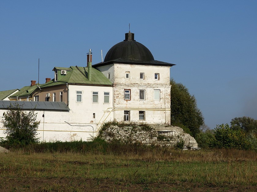Троицкий Белопесоцкий монастырь, Ступино (Ступинский городской округ, Московская область). фасады, Настоятельский корпус, примыкающий к юго-западной башне монастырской стены.