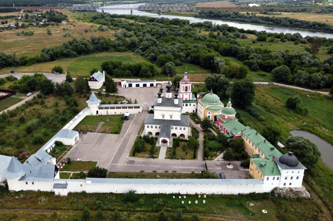 Троицкий Белопесоцкий монастырь, Ступино (Ступинский городской округ, Московская область). общий вид в ландшафте
