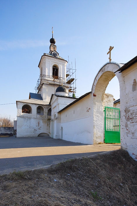 Троицкий Белопесоцкий монастырь. Церковь Николая Чудотворца под колокольней, Ступино (Ступинский городской округ, Московская область). фасады