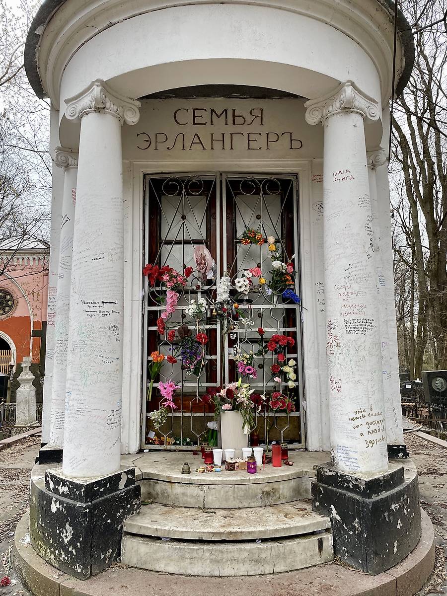 архитектурные детали. Часовня-усыпальница семьи Эрлангер на Введенском (Немецком) кладбище, Лефортово (Юго-Восточный административный округ (ЮВАО), г. Москва)