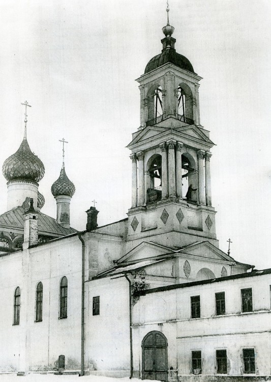 Кирилло-Афанасьевский монастырь. Церковь Спаса Нерукотворного Образа, Ярославль (Ярославль, город, Ярославская область). архивная фотография, Колокольня Спасо-Пробоинской церкви. Верхний ярус повреждён снарядом. Фото из фондов ГАЯО
