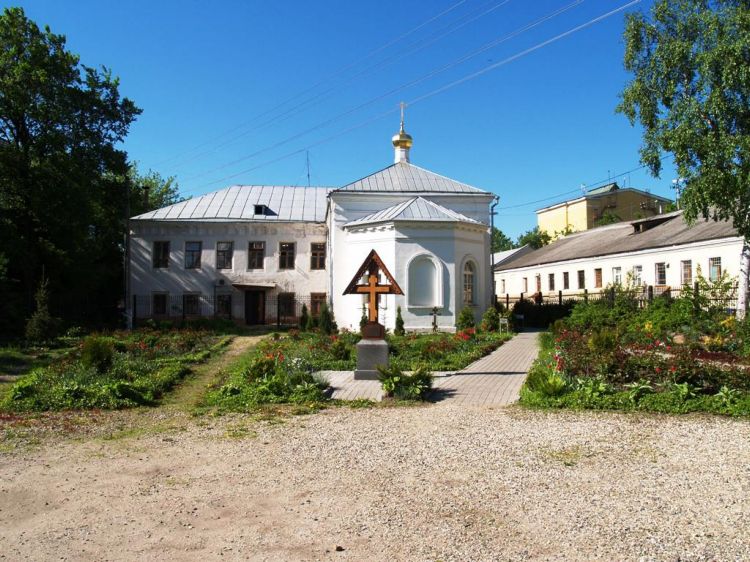 Ярославль. Казанский монастырь. Церковь Сретения Господня. общий вид в ландшафте