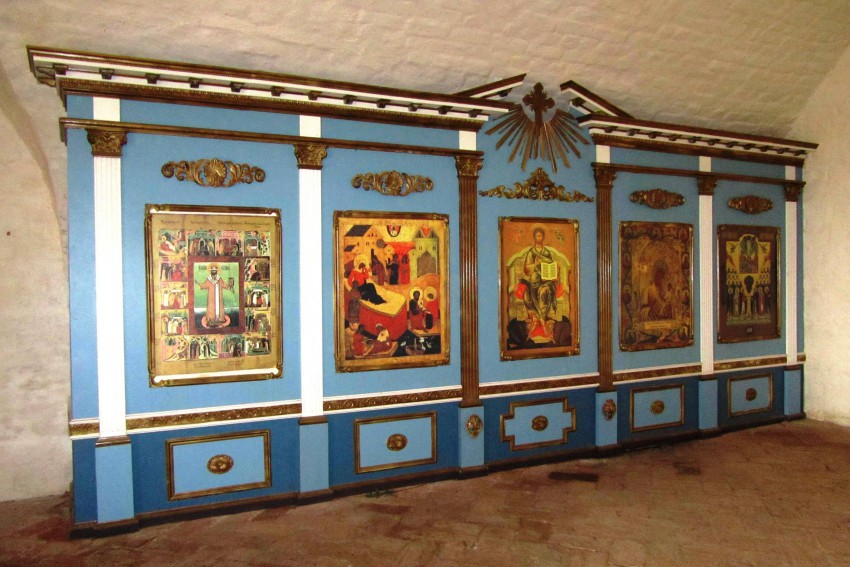 Спасо-Преображенский Соловецкий монастырь. Церковь Успения Пресвятой Богородицы, Соловецкий (Соловецкий район, Архангельская область). интерьер и убранство, Иконостас часовни Рождества Пресвятой Богородицы, воссозданной в одном из подклетов Трапезной палаты, на месте одноименной церкви, а впоследствии - Богородице-Рождественского придела Успенской церкви.
