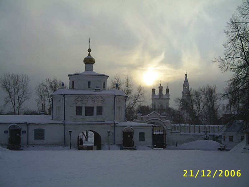 Верхотурье. Николаевский мужской монастырь. Церковь Симеона и Анны. общий вид в ландшафте