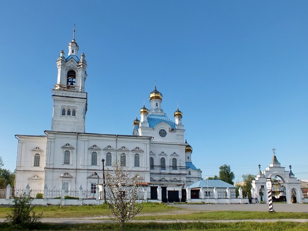 Камышлов. Покровский женский монастырь. Собор Покрова Пресвятой Богородицы. общий вид в ландшафте