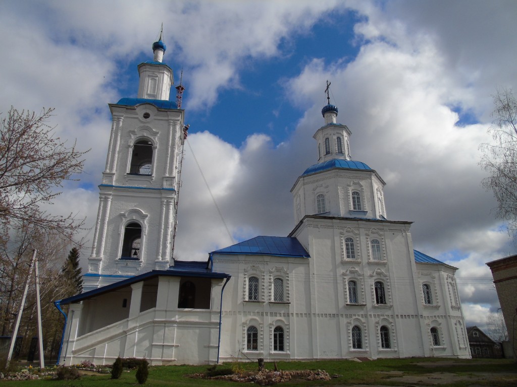 Вязьма. Церковь Введения во храм Пресвятой Богородицы. фасады