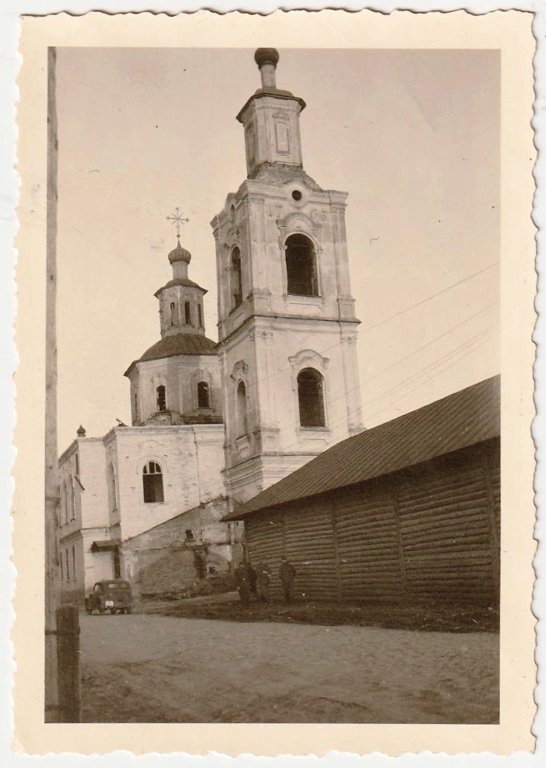 Вид на храм с северо-запада. Фото 1942 г. с аукциона e-bay.de, архивная фотография. Церковь Введения во храм Пресвятой Богородицы, Вязьма (Вяземский район, Смоленская область)