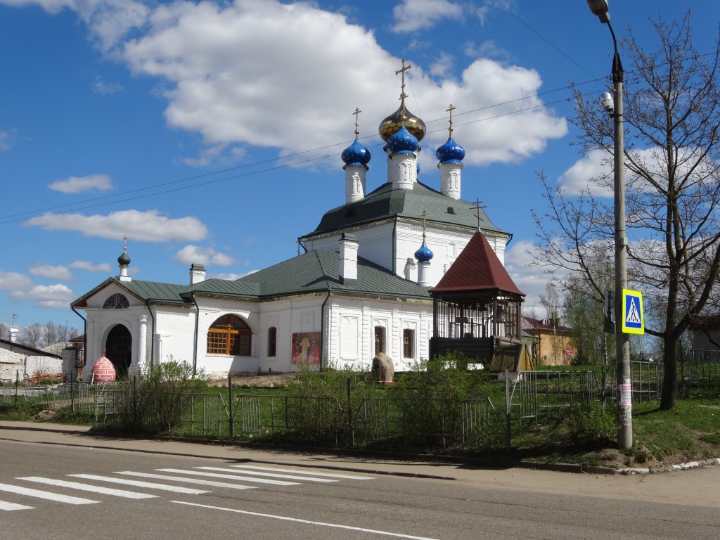 Вязьма. Церковь Спаса Преображения. фасады, Преображенская церковь, все купола.