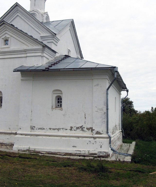 Муром. Воскресенский монастырь. Церковь Введения во храм Пресвятой Богородицы. архитектурные детали, Апсидная часть церкви