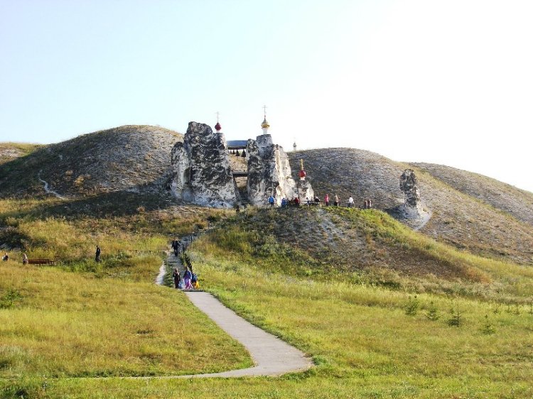 Костомаровский Спасский монастырь. Собор Спаса Нерукотворного Образа, Костомарово (Подгоренский район, Воронежская область). общий вид в ландшафте