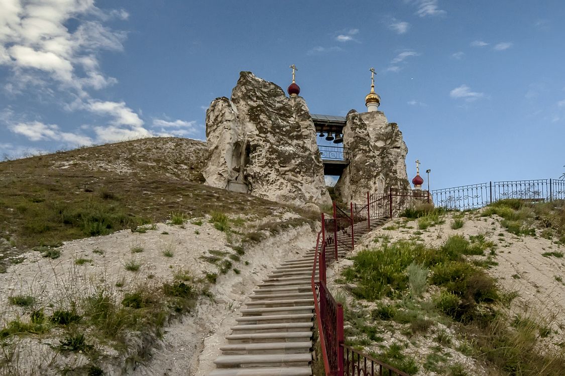 Костомарово. Костомаровский Спасский монастырь. Собор Спаса Нерукотворного Образа. фасады