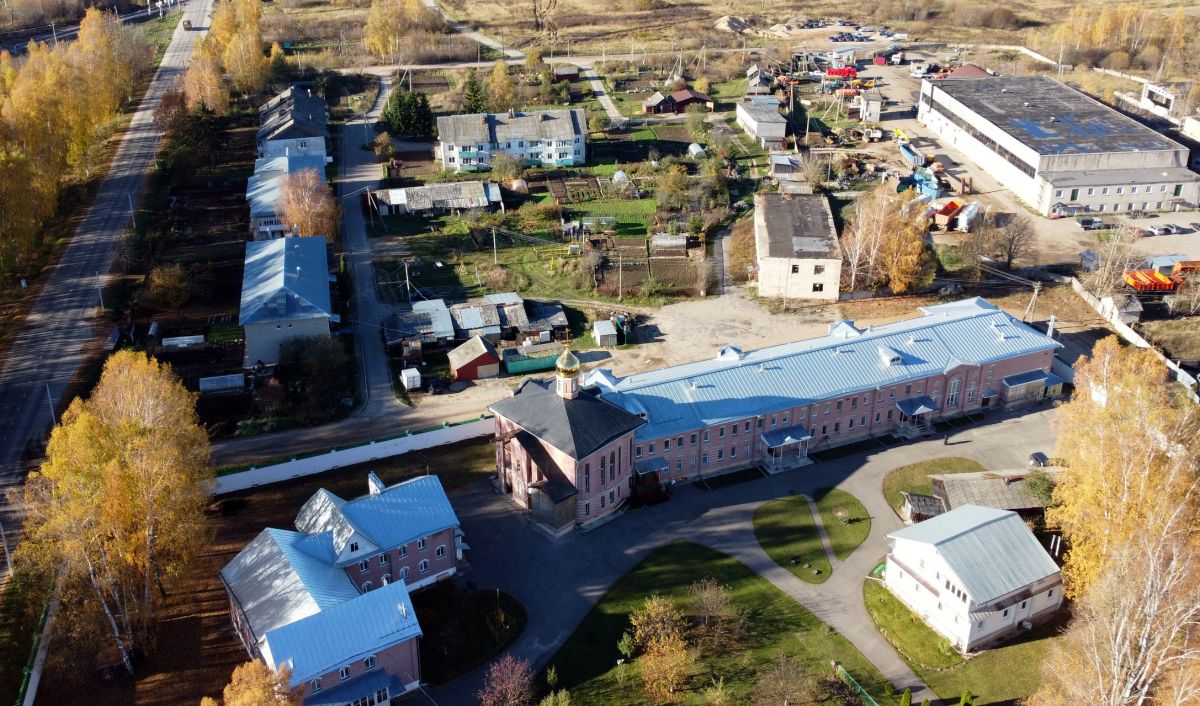 Церковь Алексия, митрополита Московского при детском приюте, Троица (Нерехтский район, Костромская область). общий вид в ландшафте