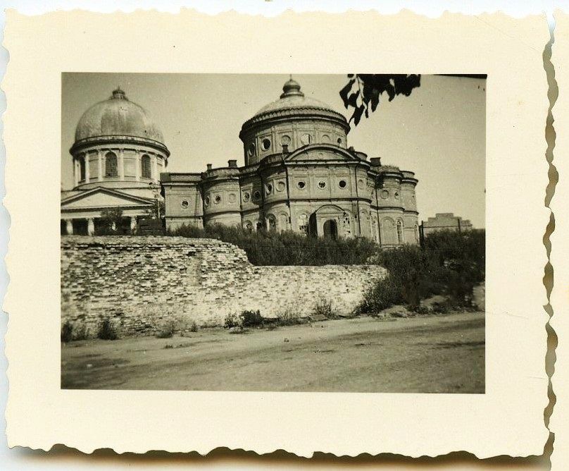 Фото 1942г. с аукциона e-bay.de, архивная фотография. Знаменский монастырь. Церковь Воскресения Христова, Курск (Курск, город, Курская область)