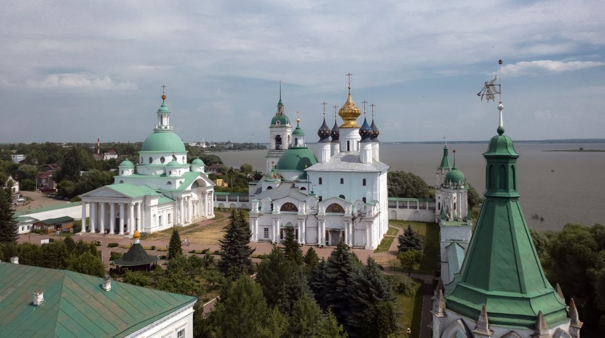 Спасо-Яковлевский Димитриевский монастырь. Церковь Иакова Ростовского, Ростов Великий (Ростовский район, Ярославская область). общий вид в ландшафте