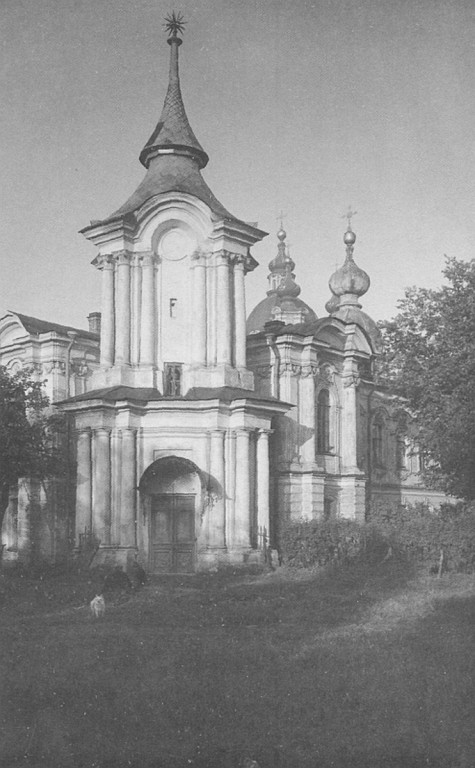 Воскресенский Смольный Новодевичий монастырь, Центральный район (Санкт-Петербург, г. Санкт-Петербург). архивная фотография, Часовня. Фото 1928 г.. Источник http://www.paskha.net/christianity/lost-temples-of-st-petersburg/monastyri-i-sobory_02_smolnyi-monastyr.htm