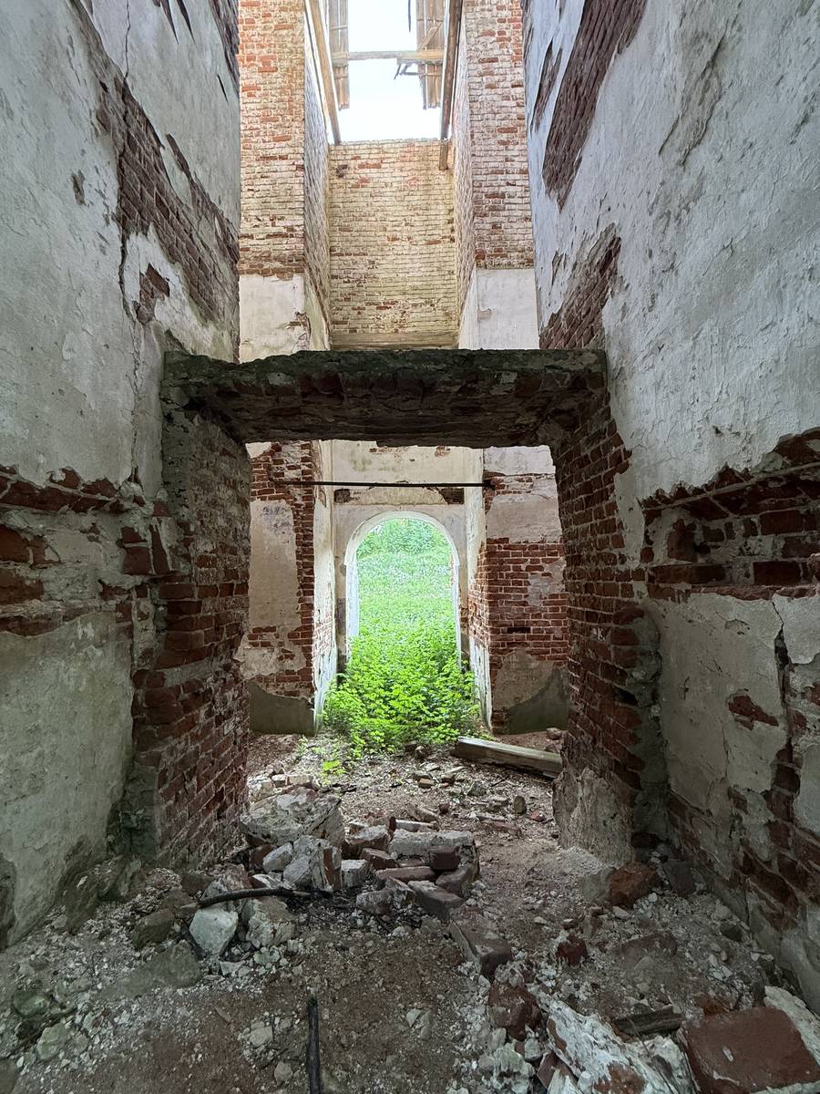 Церковь Воскресения Христова, Унжа (Макарьевский район, Костромская область). архитектурные детали, Первый ярус колокольни, вид с востока