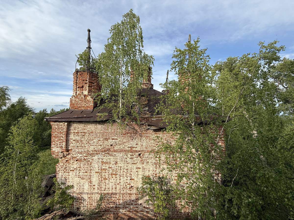 Церковь Вознесения Господня, Унжа (Макарьевский район, Костромская область). архитектурные детали, Вид на основной объём с колокольни
