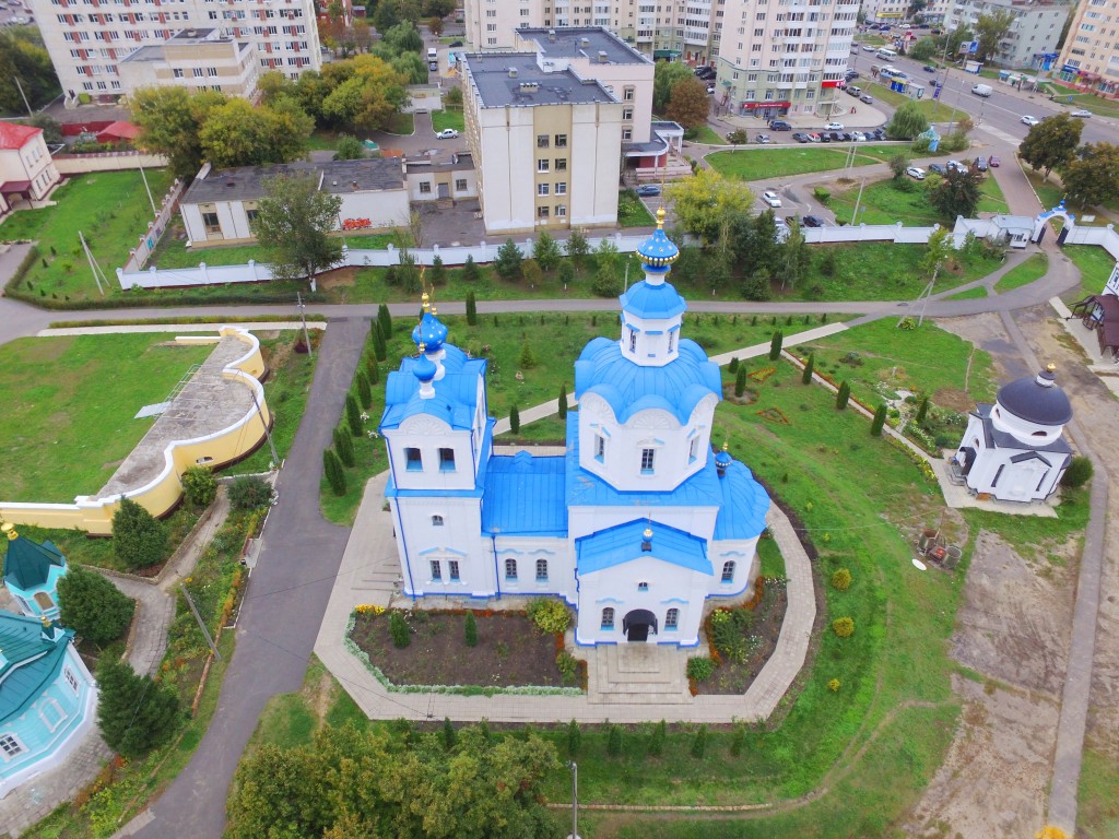 Орёл. Успенский мужской монастырь. Церковь Успения Пресвятой Богородицы (новая). общий вид в ландшафте, Вид с юга, фото с квадрокоптера.