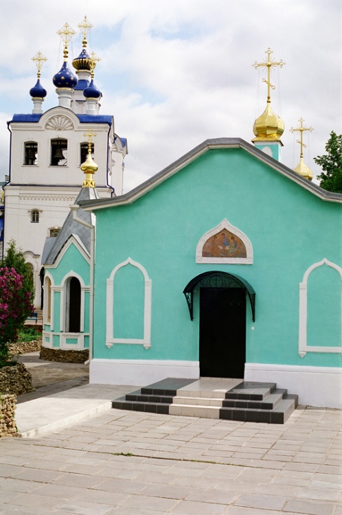 Орёл. Успенский мужской монастырь. Церковь Троицы Живоначальной. фасады