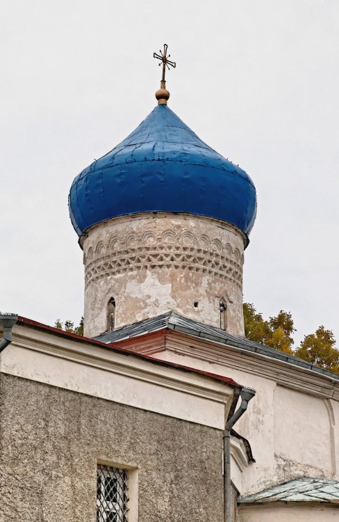 Церковь Георгия Победоносца, Сенно (Печорский район, Псковская область). архитектурные детали