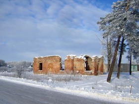 Клопицы. Церковь Петра и Павла