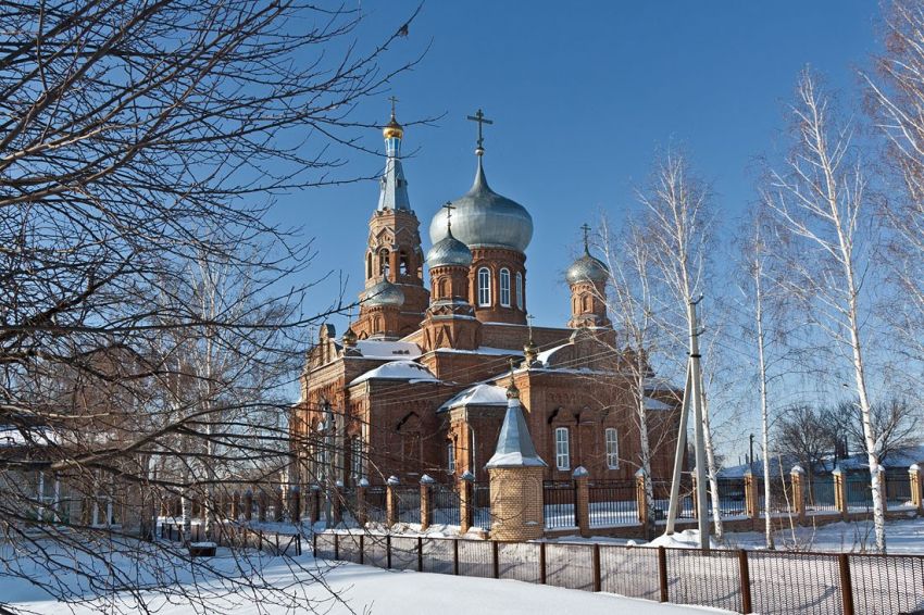 Виловатое. Церковь Михаила Архангела. общий вид в ландшафте