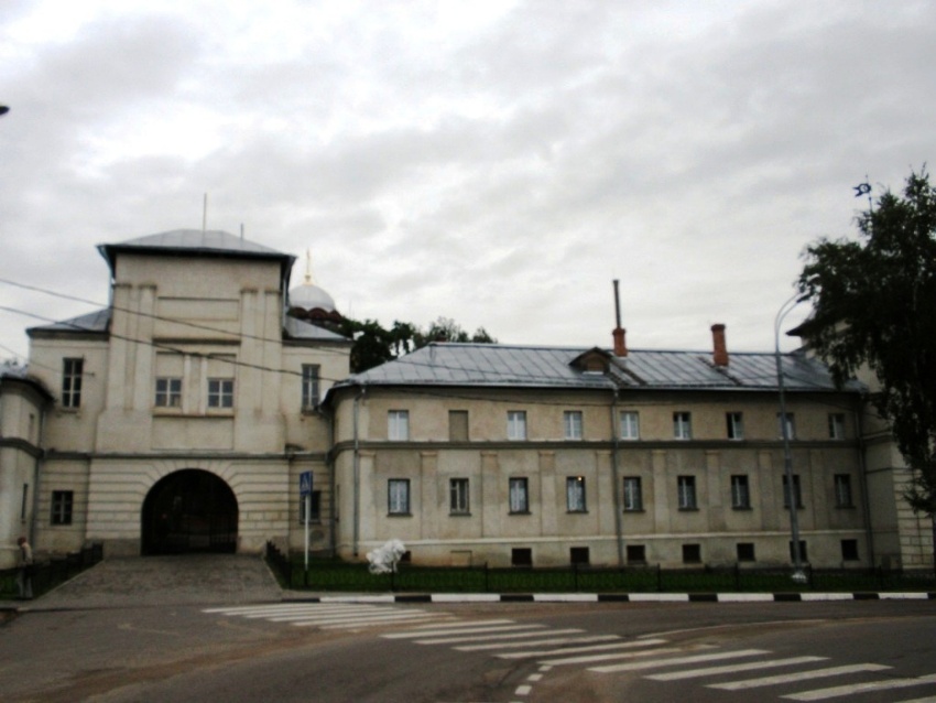Покровский Хотьков монастырь. Надвратная церковь Митрофана Воронежского, Хотьково (Сергиево-Посадский городской округ, Московская область). фасады