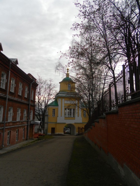 Покровский Хотьков монастырь. Надвратная церковь Митрофана Воронежского, Хотьково (Сергиево-Посадский городской округ, Московская область). фасады
