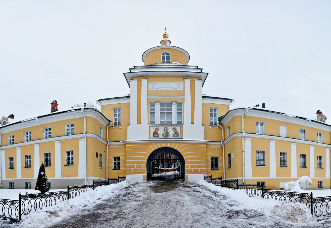 Покровский Хотьков монастырь. Надвратная церковь Митрофана Воронежского, Хотьково (Сергиево-Посадский городской округ, Московская область). фасады