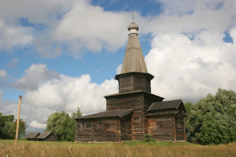 Музей деревянного зодчества Витославлицы. Церковь Успения Богородицы из деревни Курицко Новгородского района, Юрьево (Великий Новгород, город, Новгородская область). фасады, Церковь Успения Богородицы из деревни Курицко      