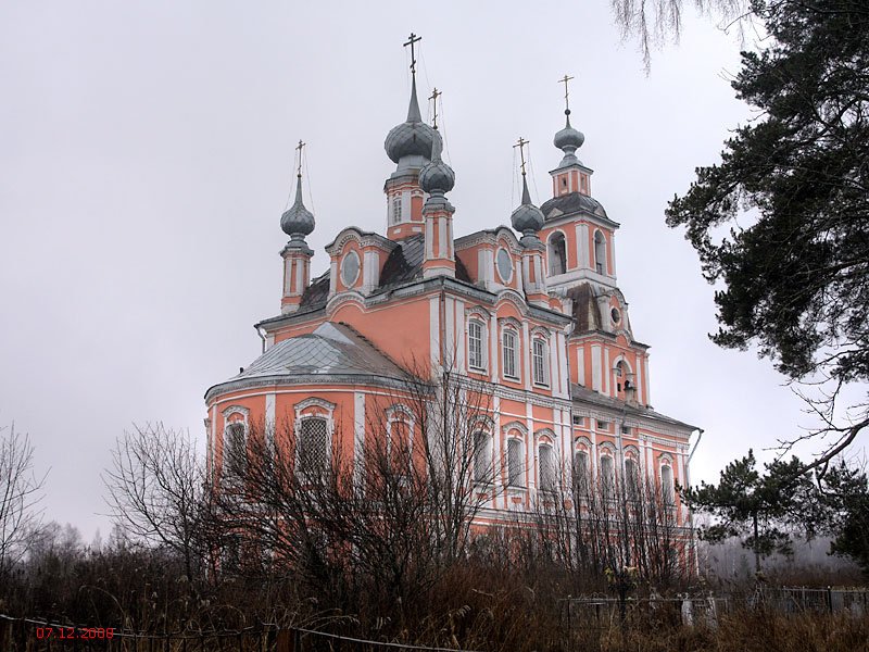 Флоровское. Церковь Флора и Лавра. фасады