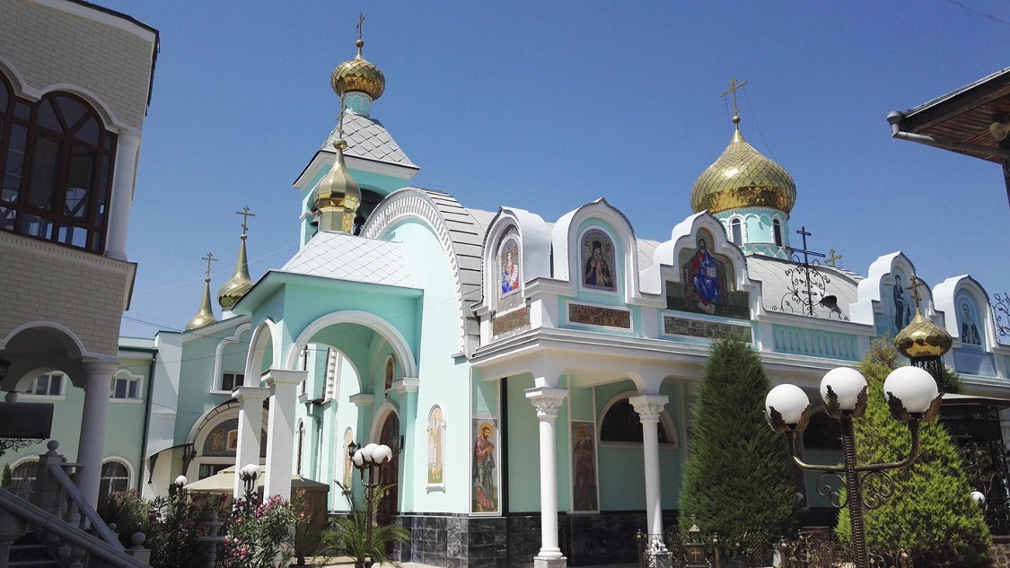 Ташкент. Троице-Никольский женский монастырь. Церковь Троицы Живоначальной. фасады, Церковь при Монастыре