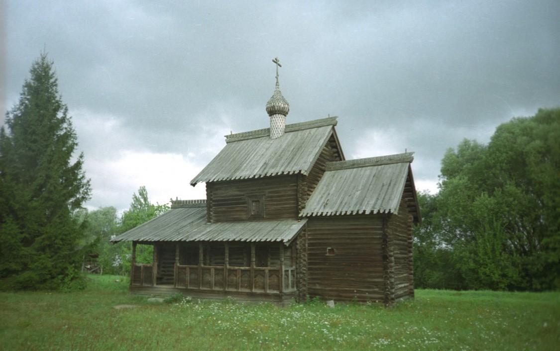 Музей деревянного зодчества Витославлицы. Церковь Успения Богородицы из деревни Никулино Любытинского района, Юрьево (Великий Новгород, город, Новгородская область). фасады