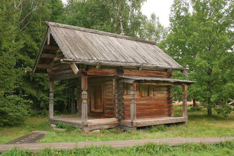 Музей деревянного зодчества Витославлицы. Часовня Петра и Павла из деревни Гарь Маловишерского района, Юрьево (Великий Новгород, город, Новгородская область). фасады