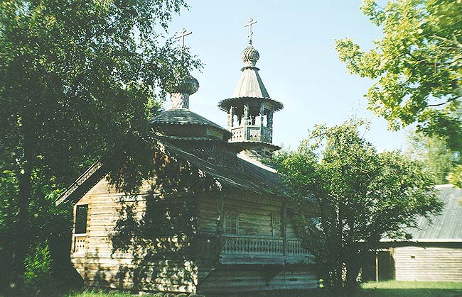 Музей деревянного зодчества Витославлицы. Часовня Кирика и Иулиты из деревни Кашира Маловишерского района, Юрьево (Великий Новгород, город, Новгородская область). фасады, часовня из д.Кашира Маловишерского р-на, XVIII в.