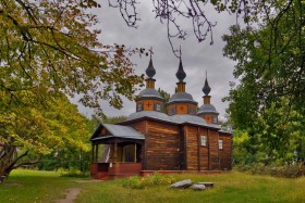 Переяслав. Музей народной архитектуры и быта. Церковь Трёх Святителей из с. Пищики Сквирского р-на Киевской обл